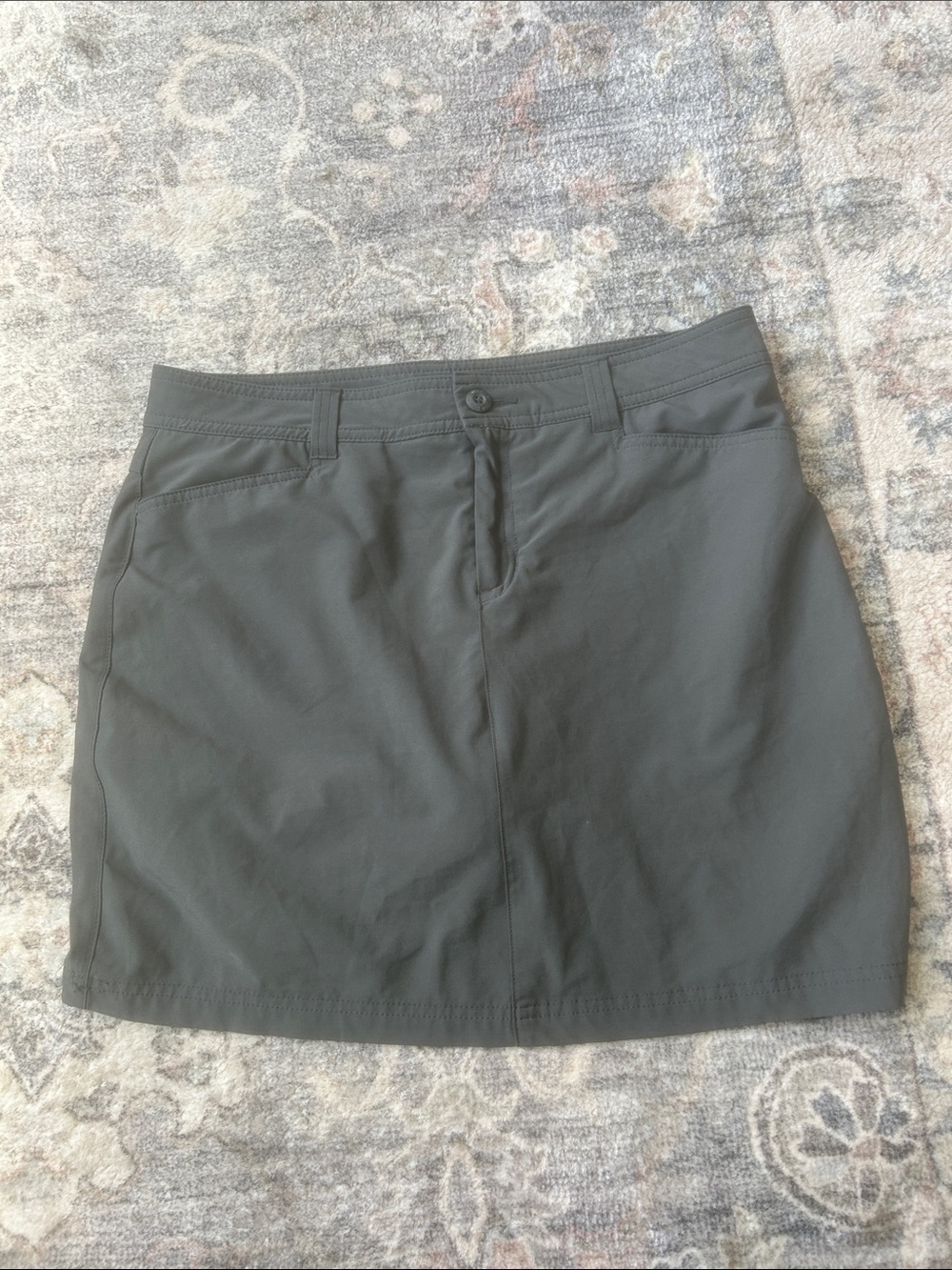 Eddie Bauer Women’s Gray Mini Skirt With Attached Shorts Size 8